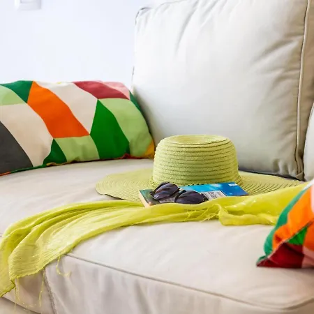 M01B Welcoming Accommodation Las Americas * Arona (Tenerife)